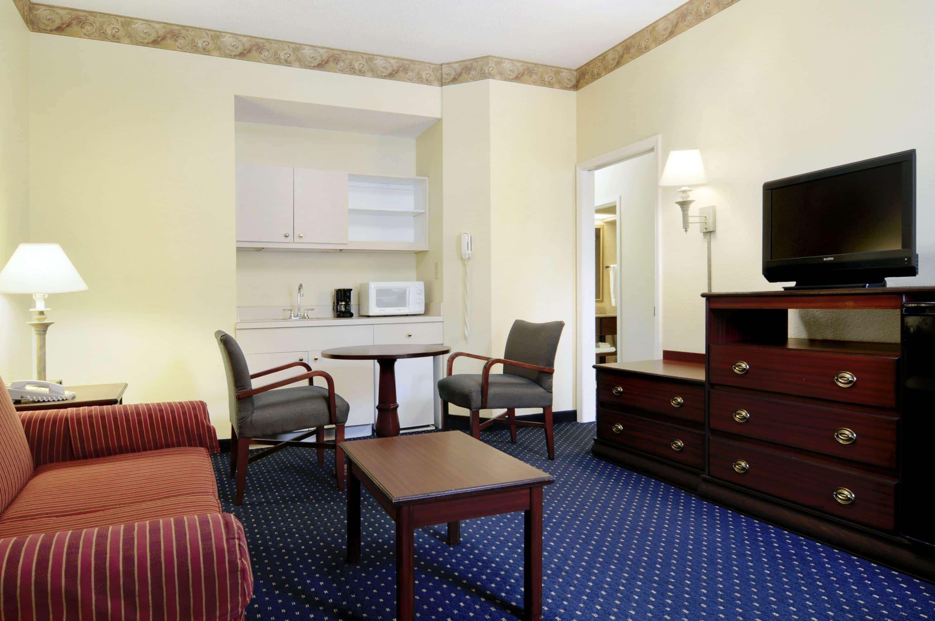 Baymont By Wyndham Tallahassee Extérieur photo